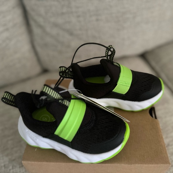 All in Motion Kids Black and Green Shoes - Picture 3 of 3